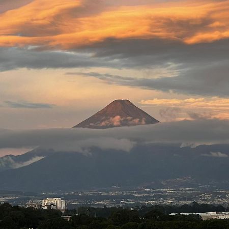 Amazing Aircrafts Views In Front Of Airport Apartment Guatemala City ภายนอก รูปภาพ