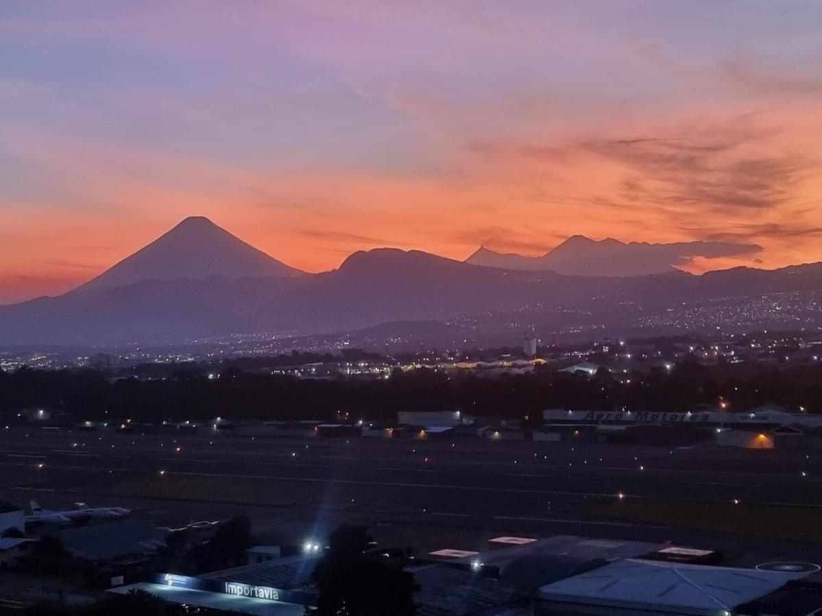 Amazing Aircrafts Views In Front Of Airport Apartment Guatemala City ภายนอก รูปภาพ