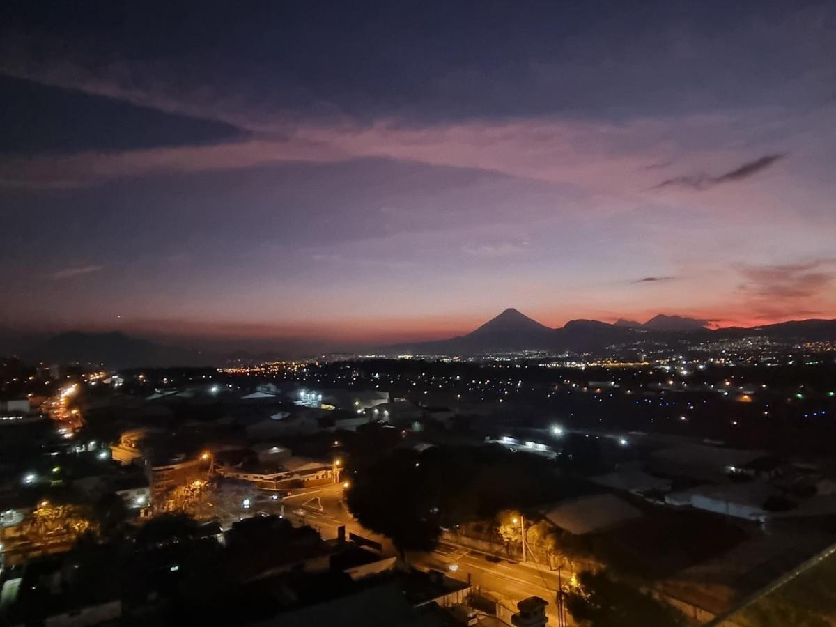 Amazing Aircrafts Views In Front Of Airport Apartment Guatemala City ภายนอก รูปภาพ