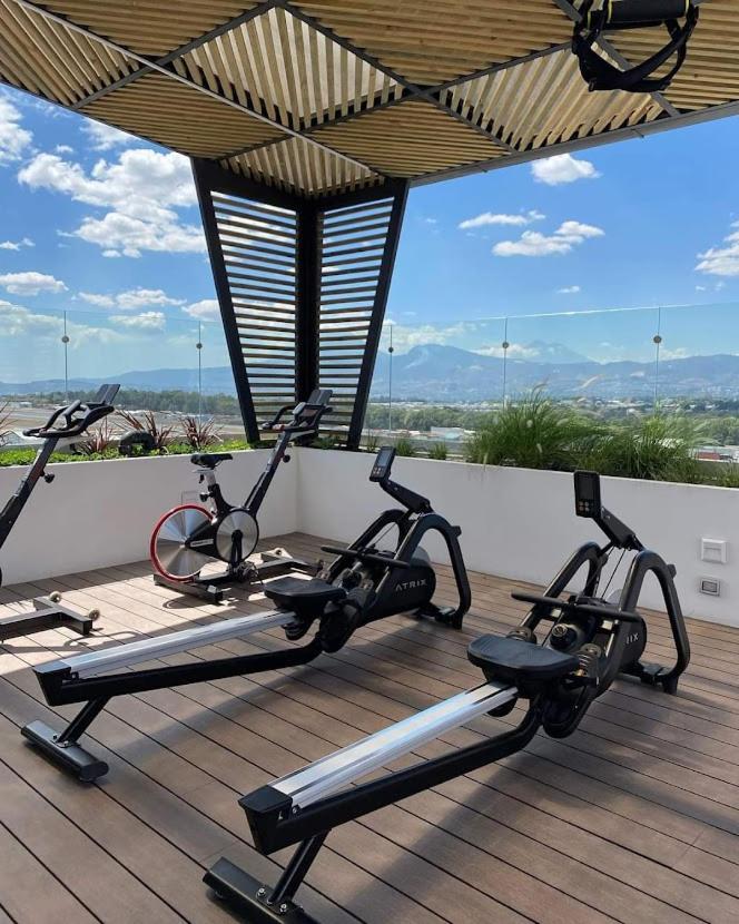 Amazing Aircrafts Views In Front Of Airport Apartment Guatemala City ภายนอก รูปภาพ