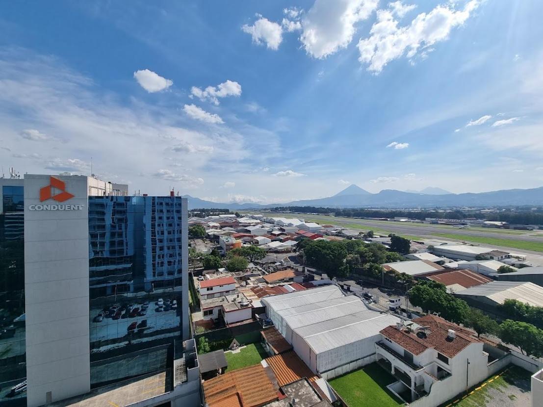 Amazing Aircrafts Views In Front Of Airport Apartment Guatemala City ภายนอก รูปภาพ