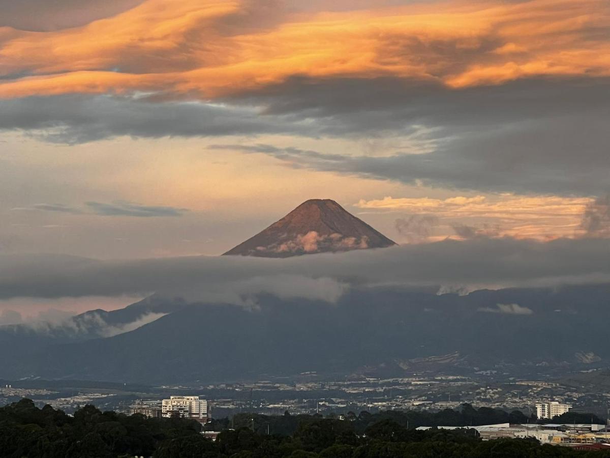 Amazing Aircrafts Views In Front Of Airport Apartment Guatemala City ภายนอก รูปภาพ
